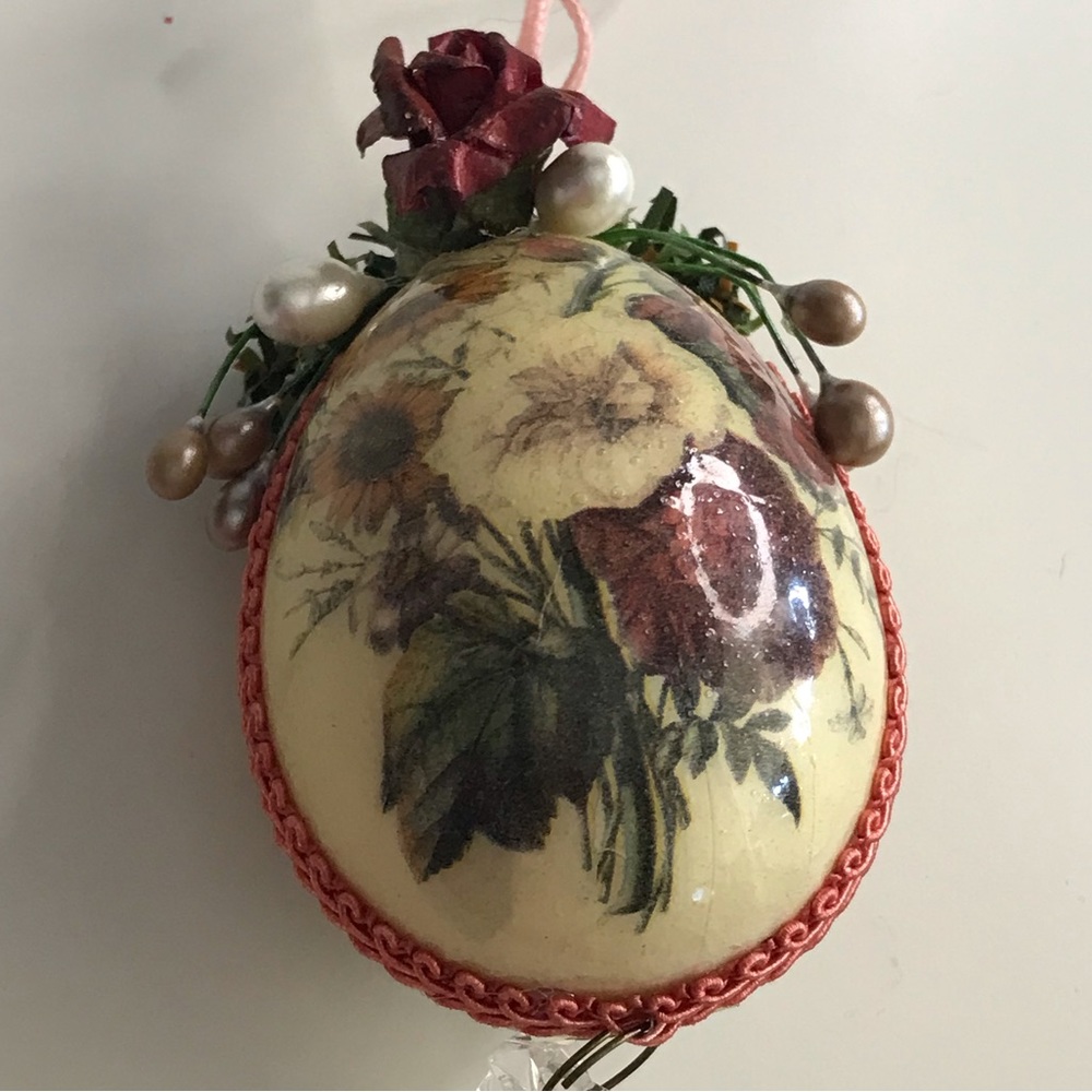 BRN Design Victorian Style Oval Decoupage Papier Mache Christmas Ornament - VTG